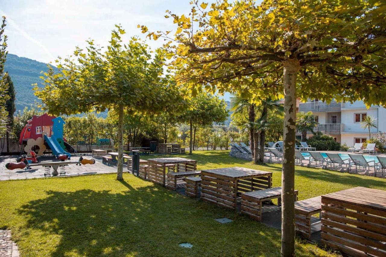 4 Limoni Apartment Resort Riva del Garda Luaran gambar
